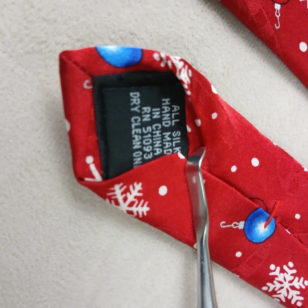 Hallmark Christmas Xmas 4x58‎ Mens Silk Tie Snowflake